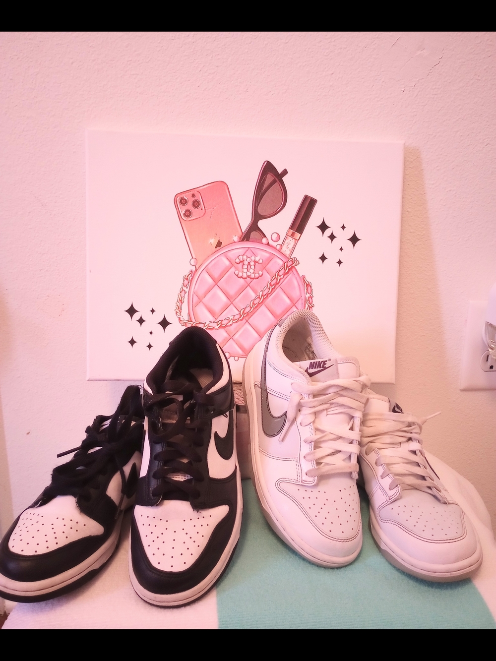 Nike Low-Top Athletic Sneakers in Black & White - Pair